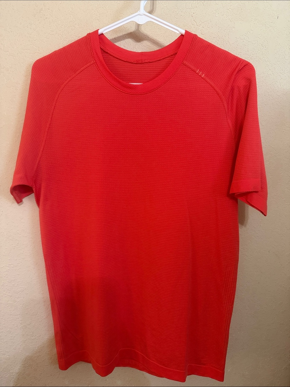 lululemon athletica metal vent tech cherry ember Short-Sleeve Crew Shirt